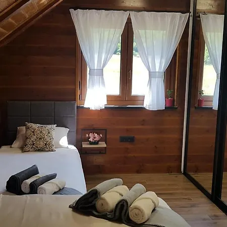 Kum Villa Tuk Vojni