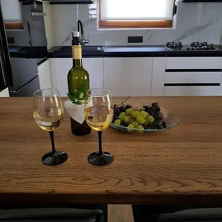 Kum Villa Tuk Vojni