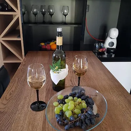 Kum Villa Tuk Vojni