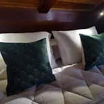 Kum Villa Tuk Vojni