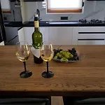 Kum Villa Tuk Vojni